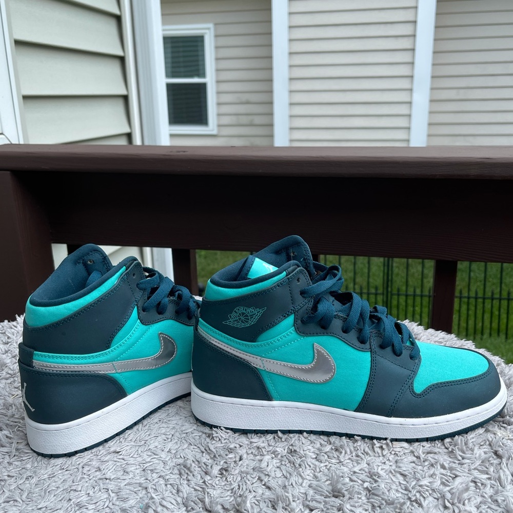 JORDAN 1’S NAVY BLUE/TURQUOISE BLUE